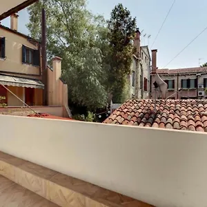 venice-traditional-home-with-terrace.hotelslidodijesolo.com/